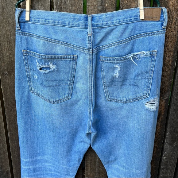 American Eagle Hi-Rise Girlfriend Distressed Light Wash Buttonfly Jeans Sz 12 - Picture 9 of 14